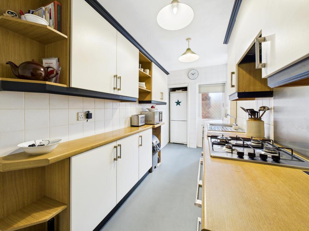 CAM05192G0-PR0177-STILL008