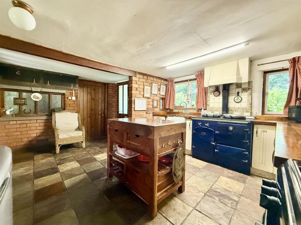 Kitchen1.jpg