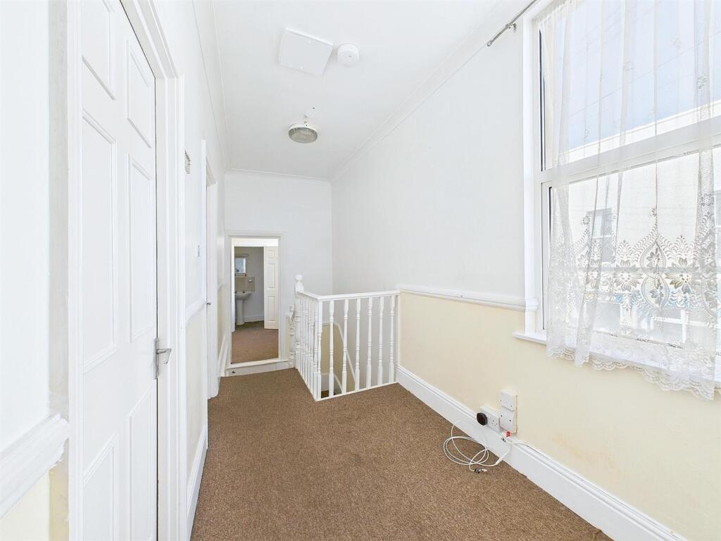 11 - 4 Bedroom End Terrace House.jpg