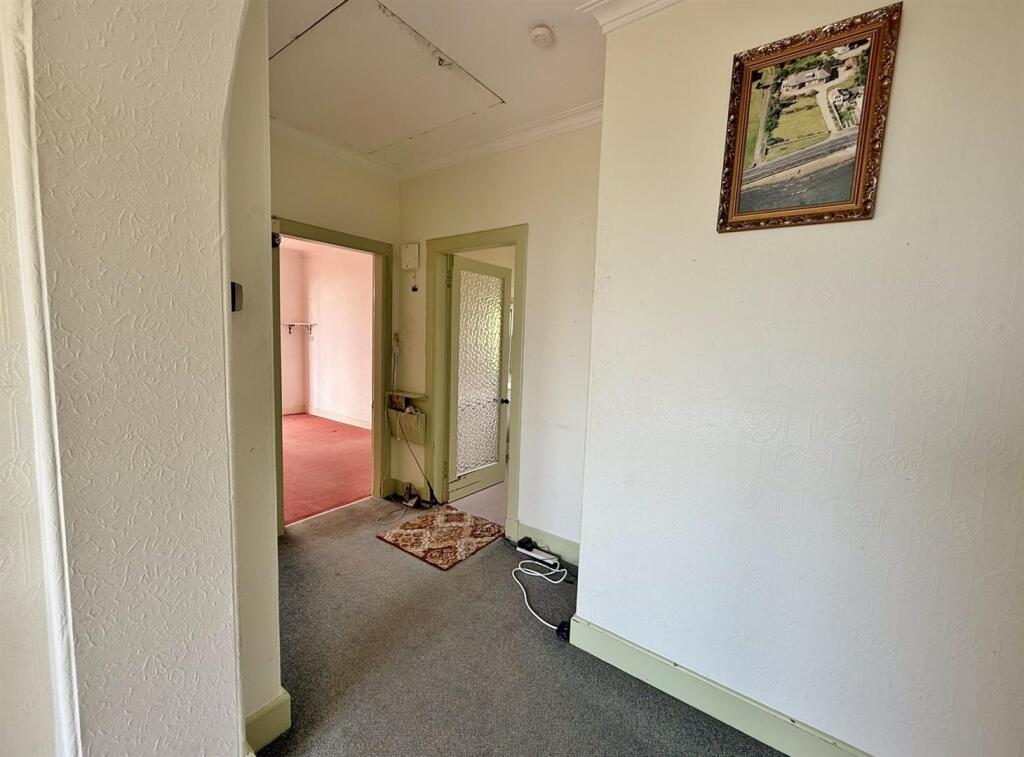 Hallway to dining room