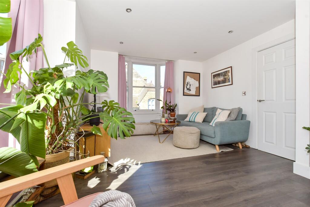 Living/ Kitchen Area