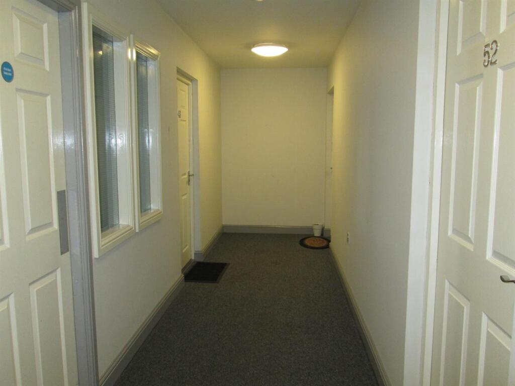 40 flash road hallway 2.jpg