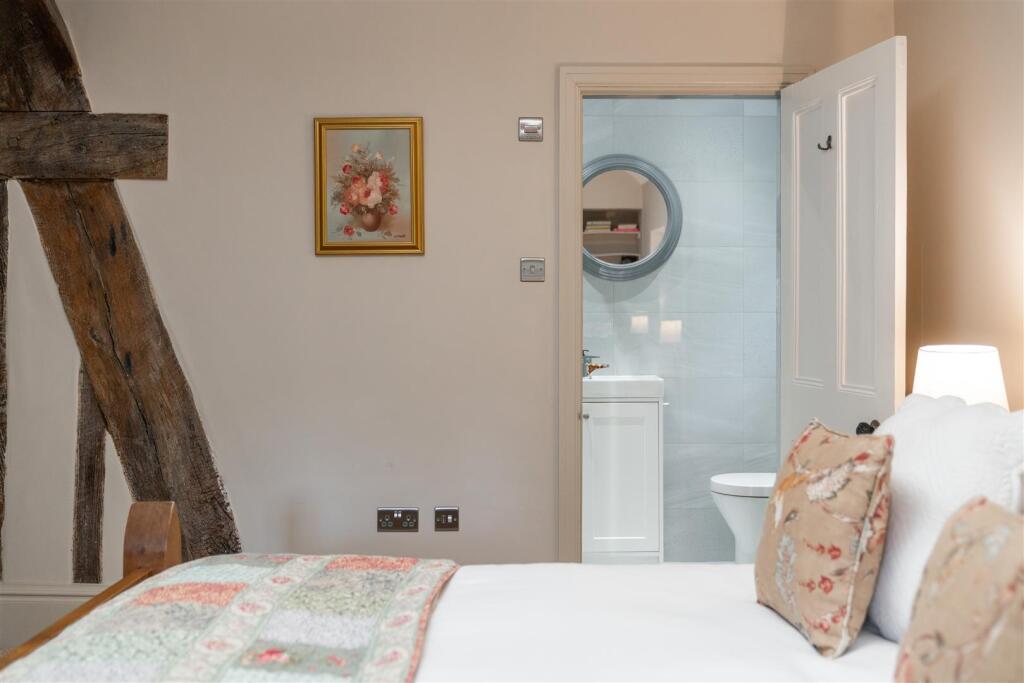 Bedroom2-11.jpg