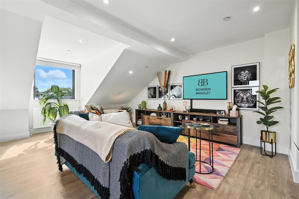 Reception/Kitchen/Diner