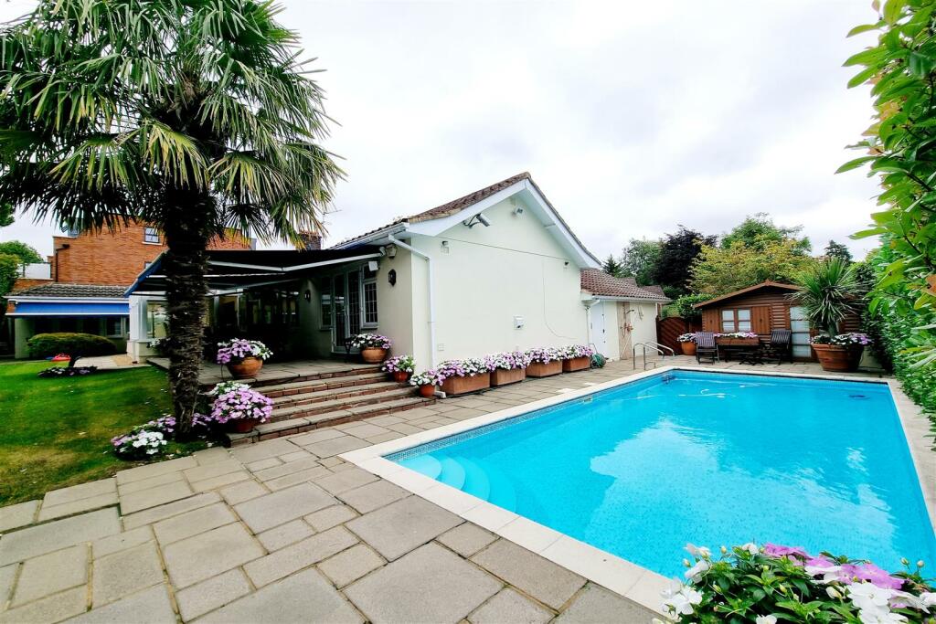 SWIMMING POOL: PIC. 2