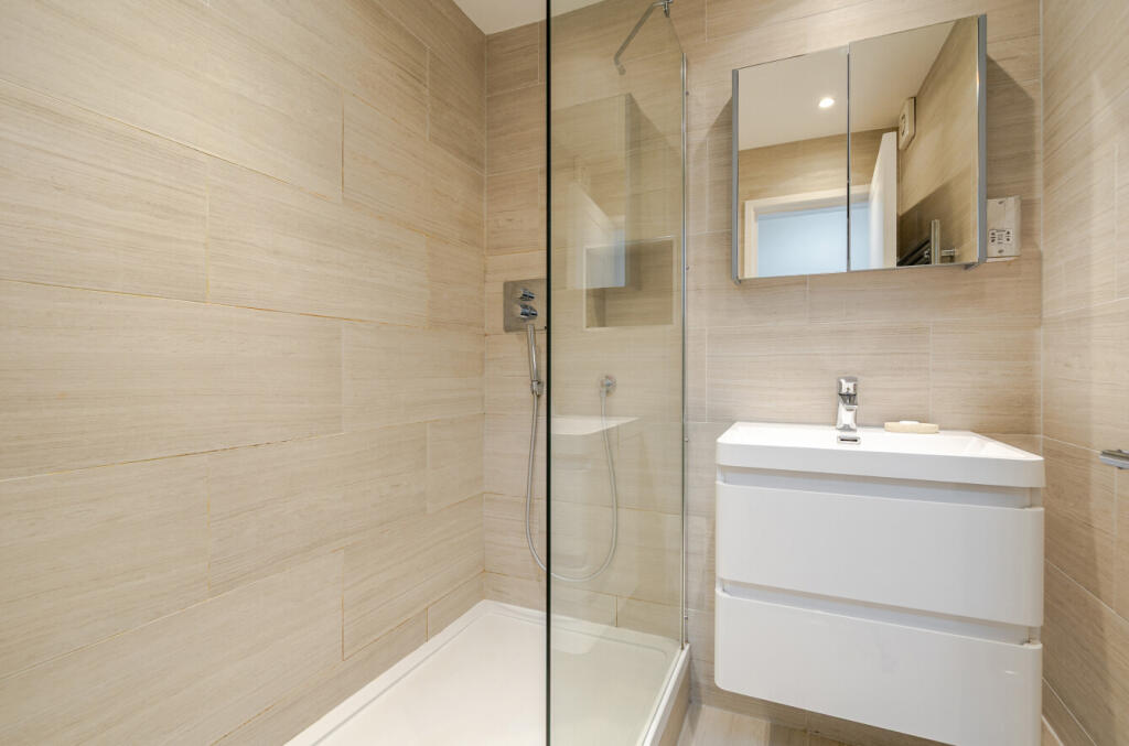 Warwick Road, Barnet, EN5