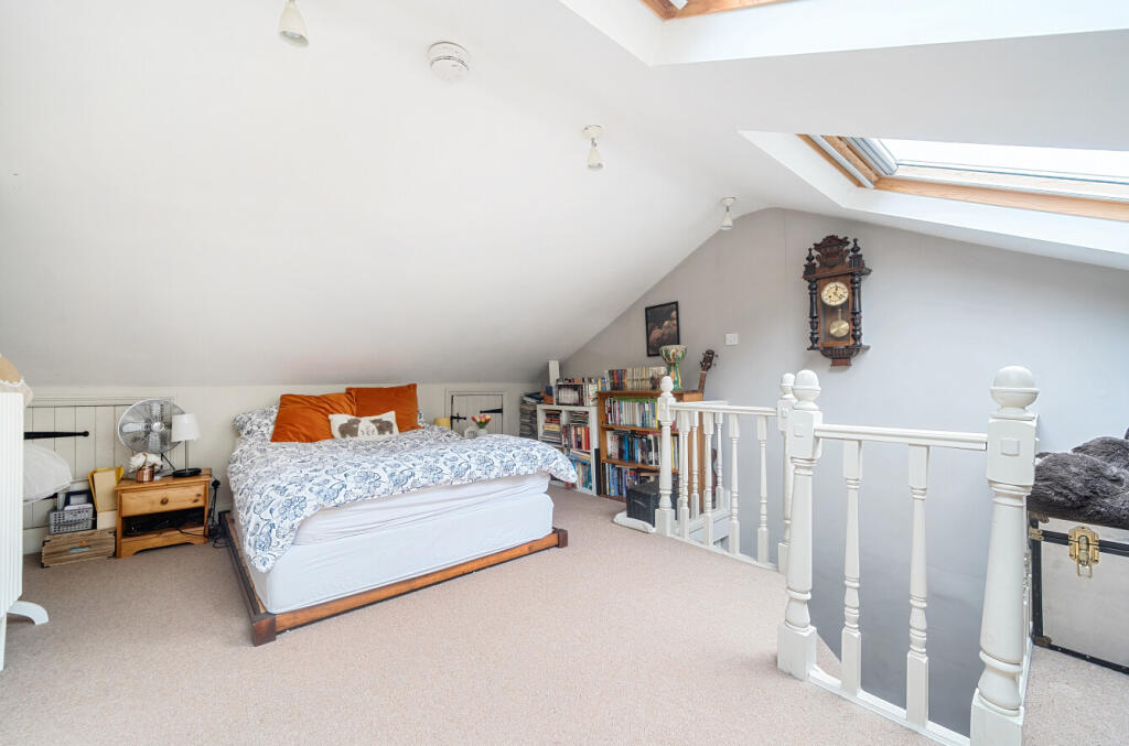 1375169-12-690c76...