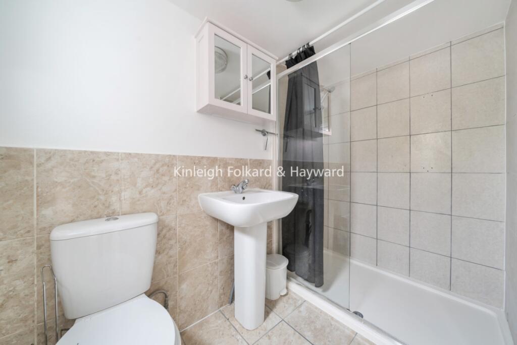 En-suite to 2nd Bedr