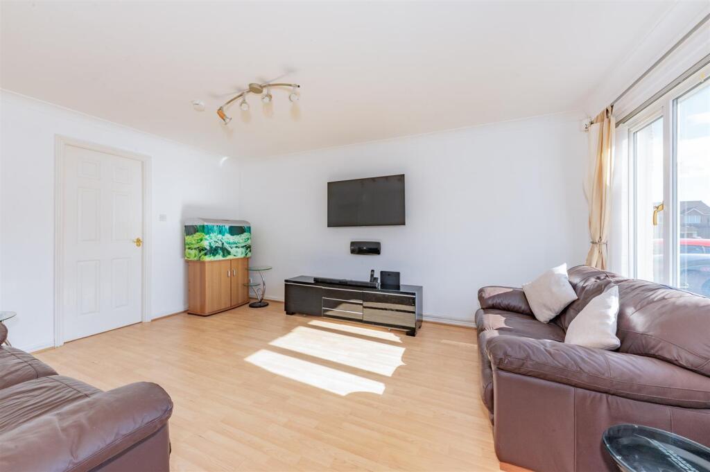 53 Clattowoods Place Dundee-1.JPG
