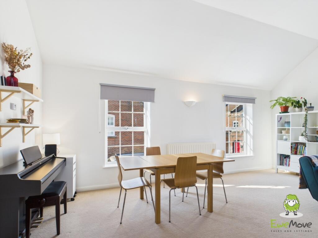 CAM03778G0-PR0199-STILL006