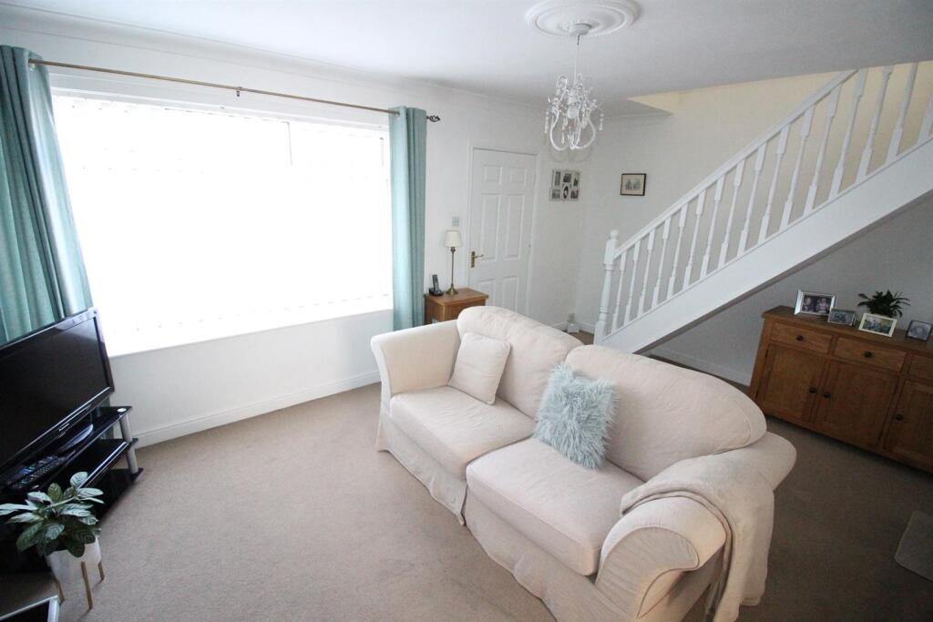 10 Kempston Way-Lounge2.JPG