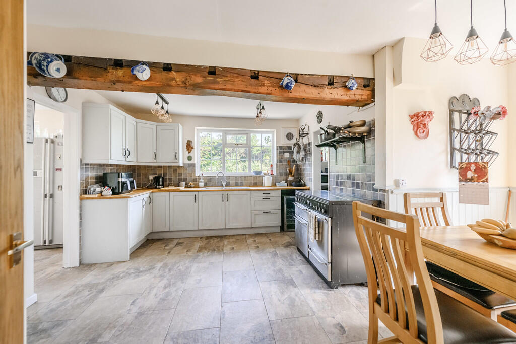 Kitchen/Breakfast...