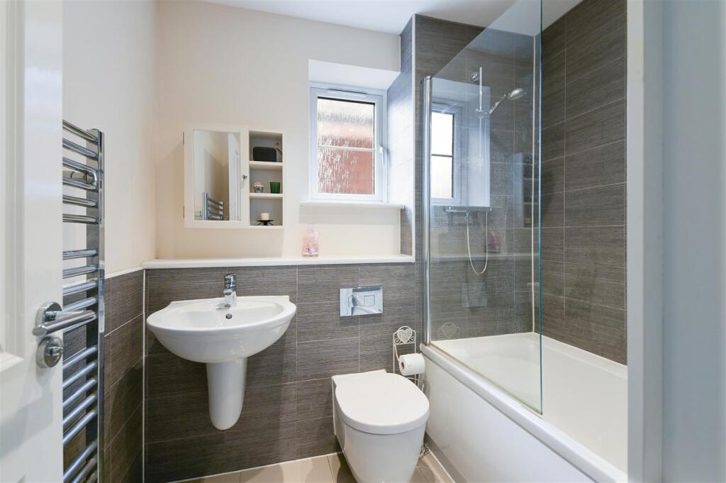 RONA MACLEAN CLOSE, (4).jpg