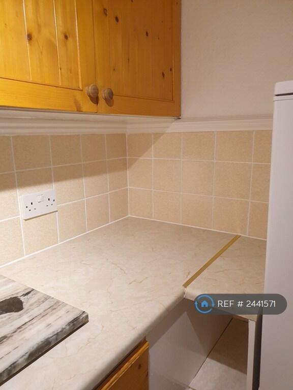 Plenty Of Room For a Microwave Oven 