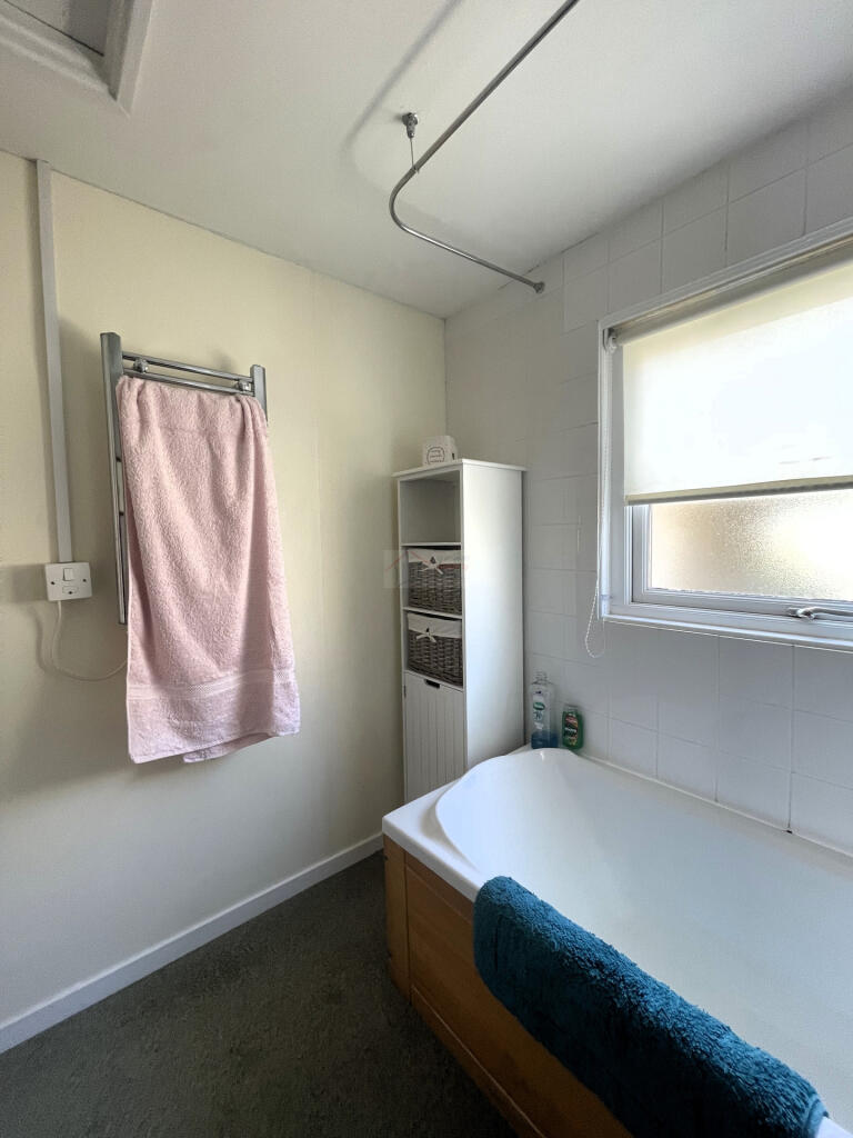 Bathroom b.JPG