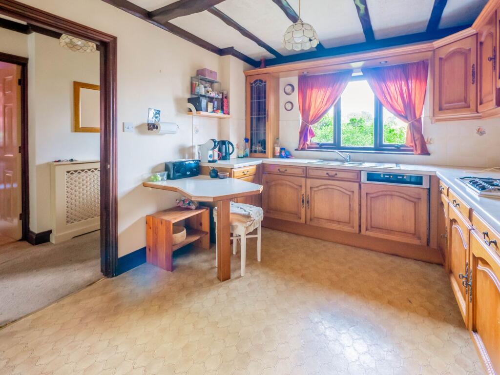 Fitted Kitchen/Breakfast Room