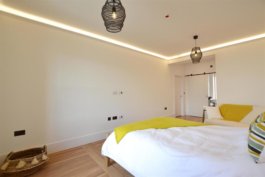 bed 2...JPG