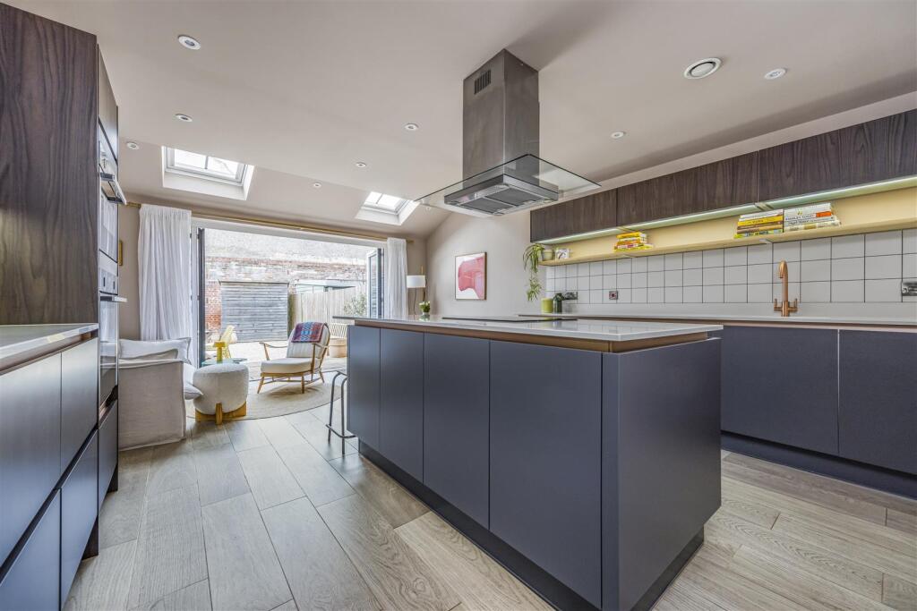 2 Cambridge Mews, Serpentine Road, Southsea-Portic