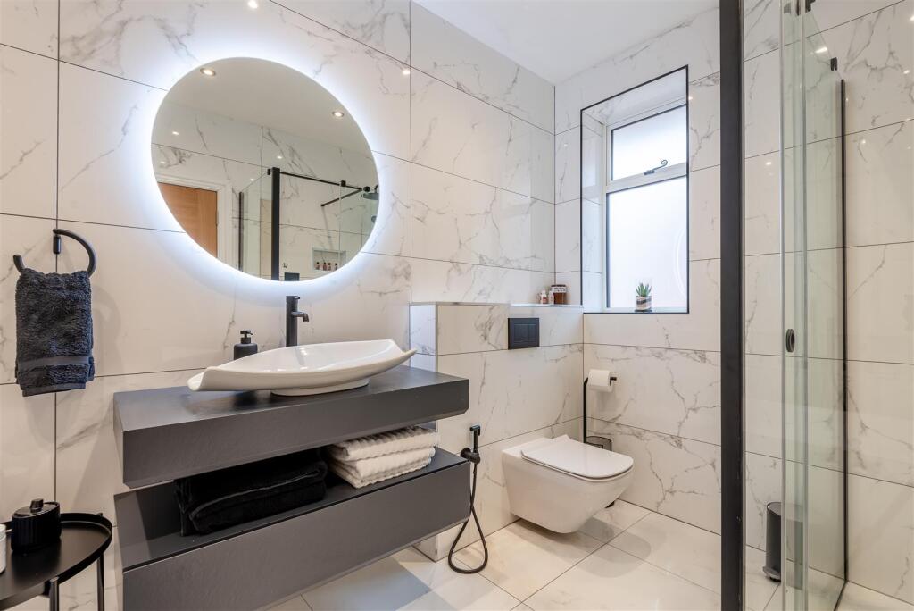 8633627-interior40.jpg