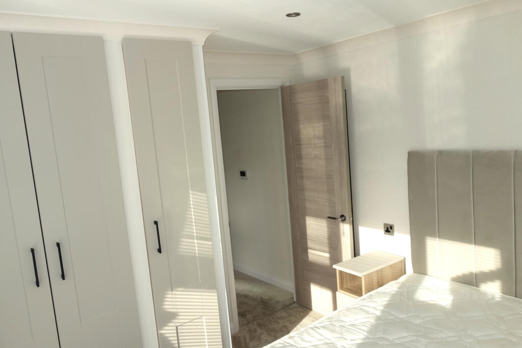 bedroom2 (1).JPG