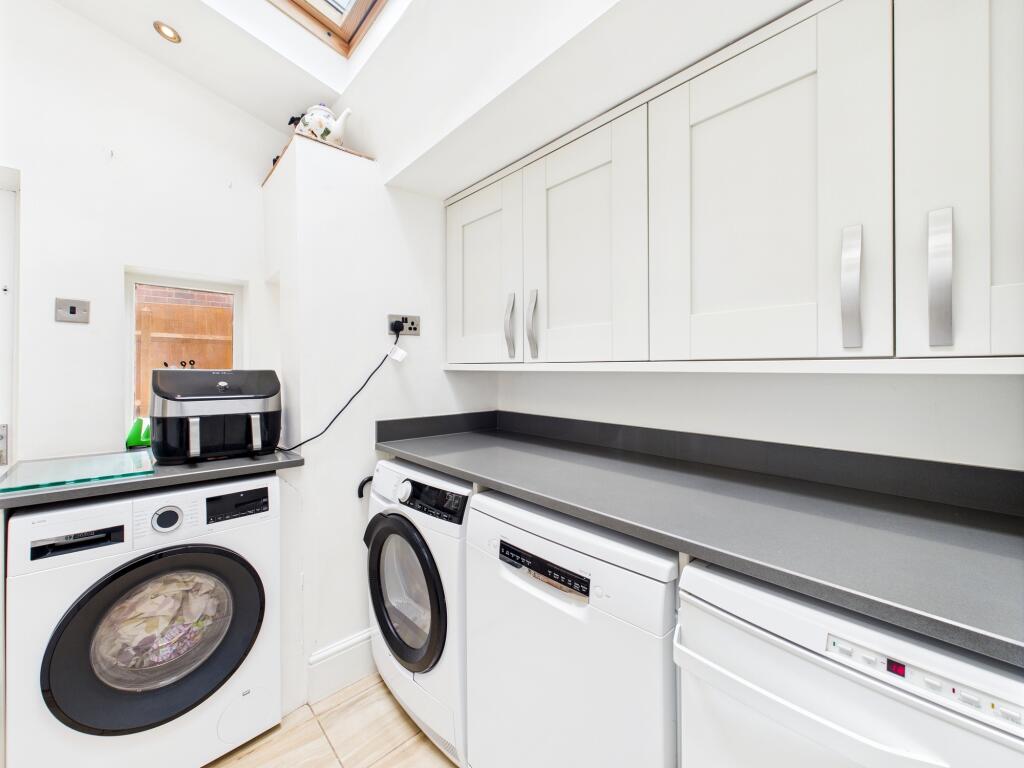 CAM05192G0-PR0122-STILL010