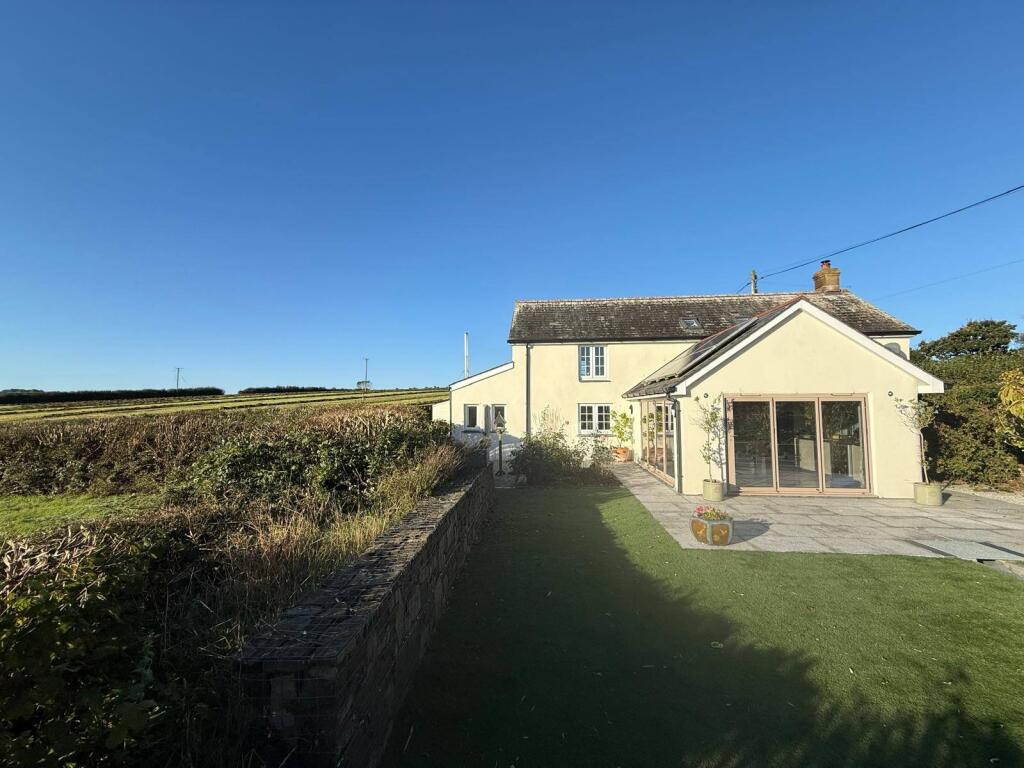Beautiful Detached Cottage