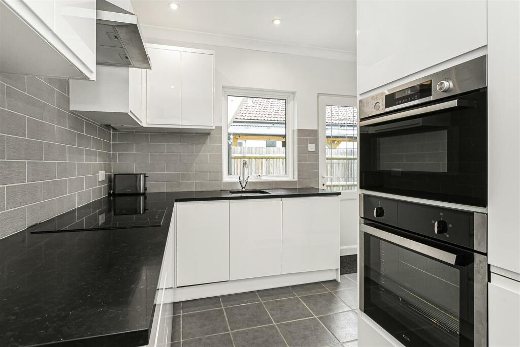 Chattern Road Kitchen Double Oven.JPG