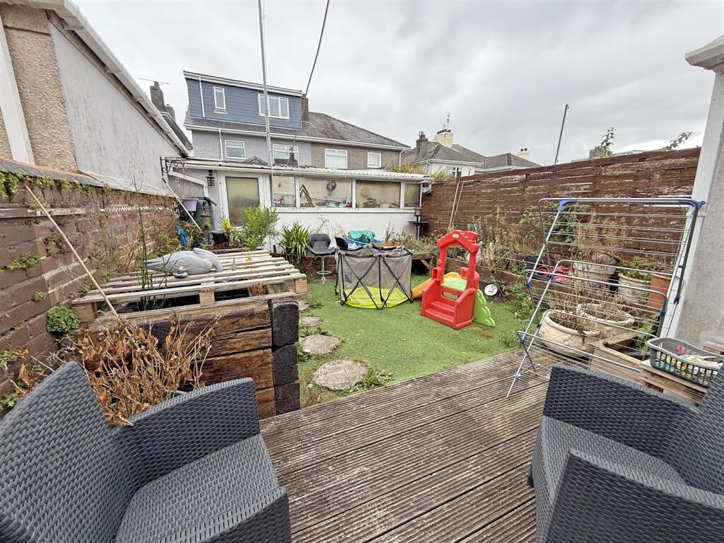 Cedarcroft Road 4 - Garden.jpg