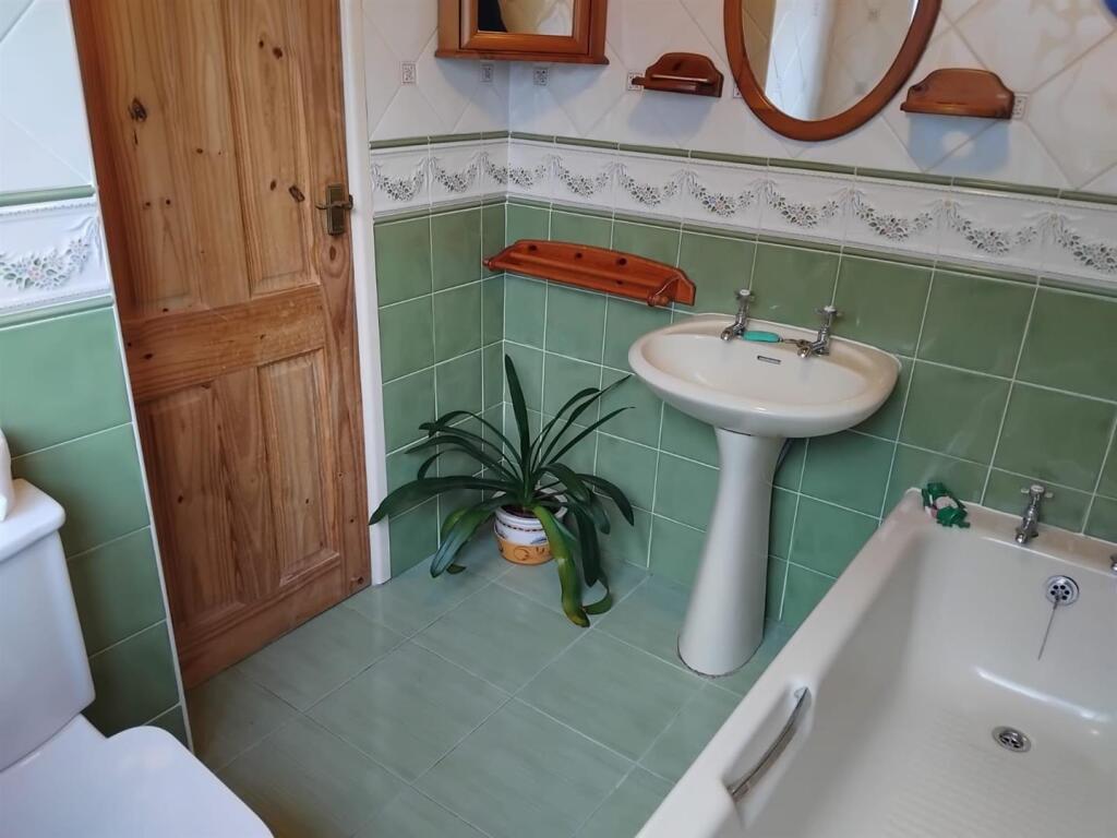 Bathroom.jpg