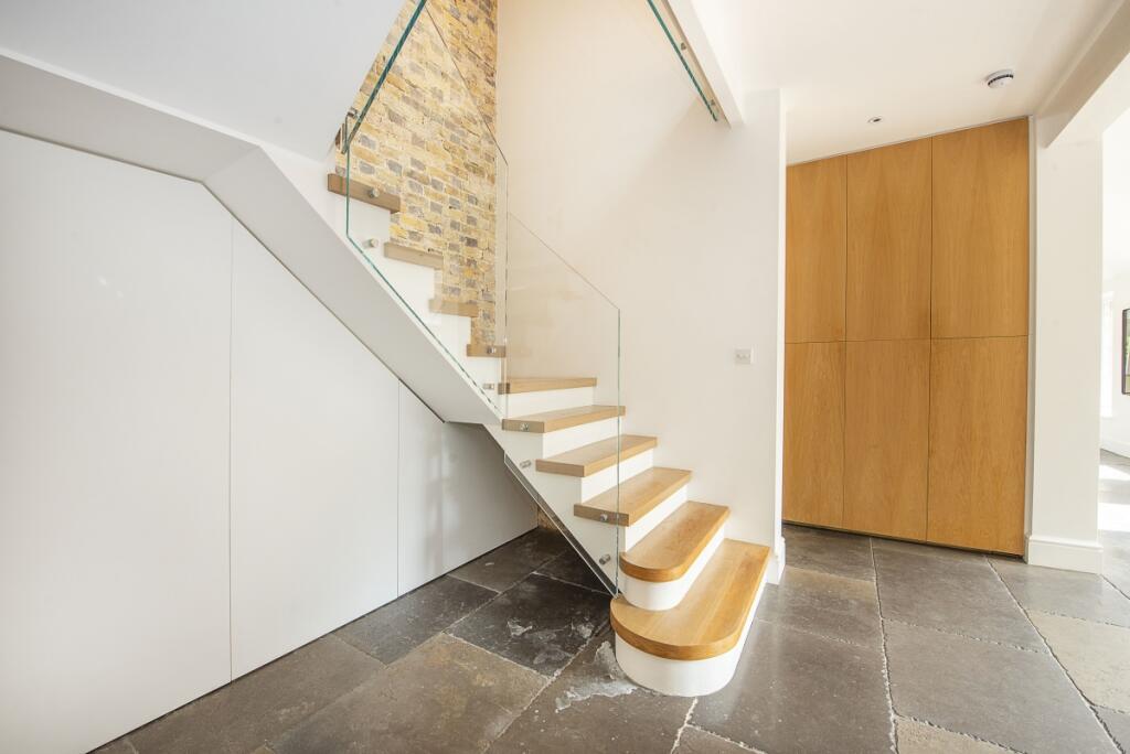 the-coach-house-c...