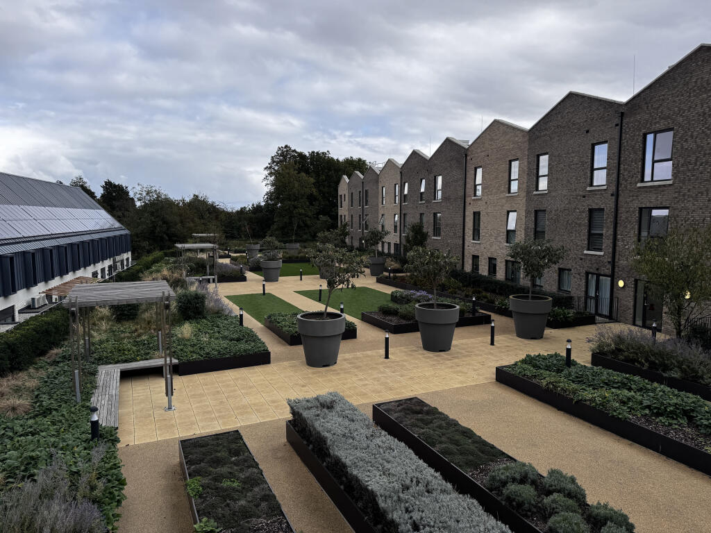 20250923_141015749_iOS