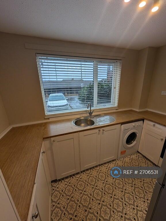 Kitchen (Photo 1)