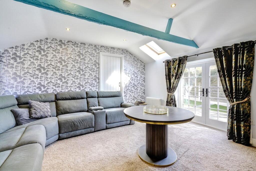 Lounge1_1.jpg