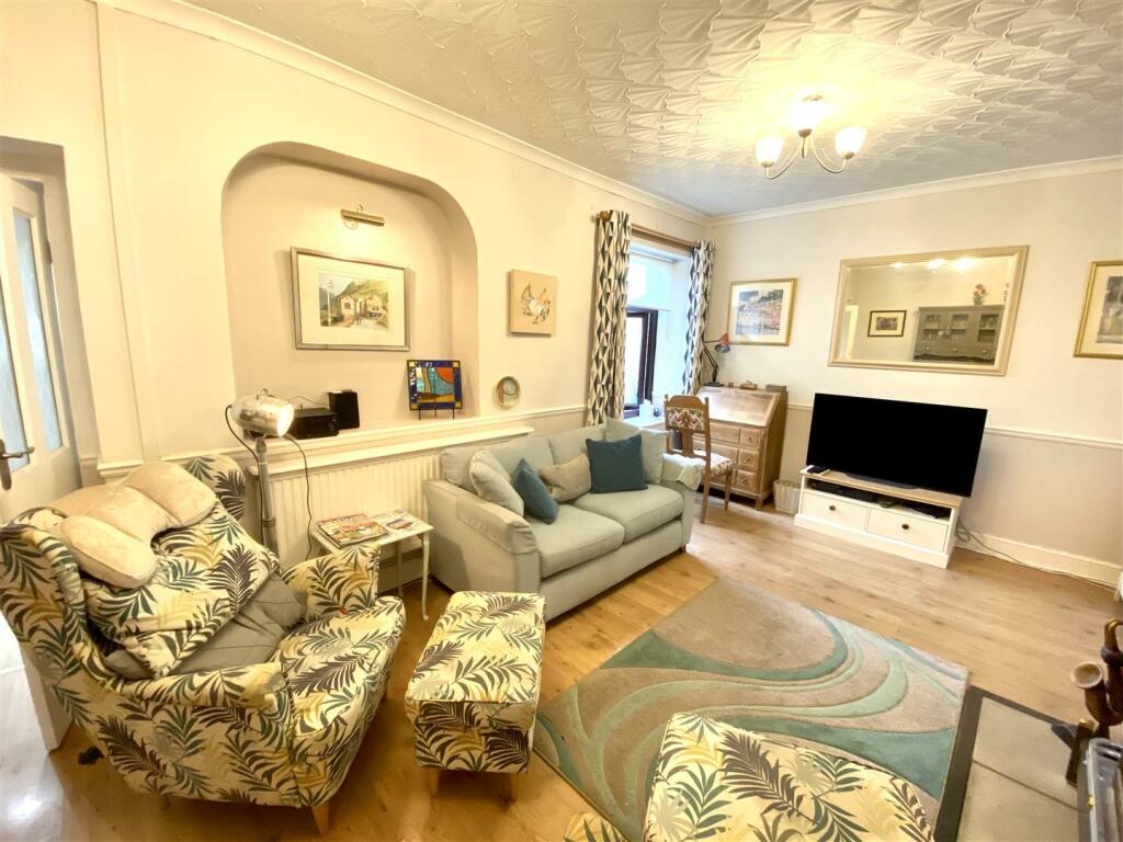 SITTING ROOM