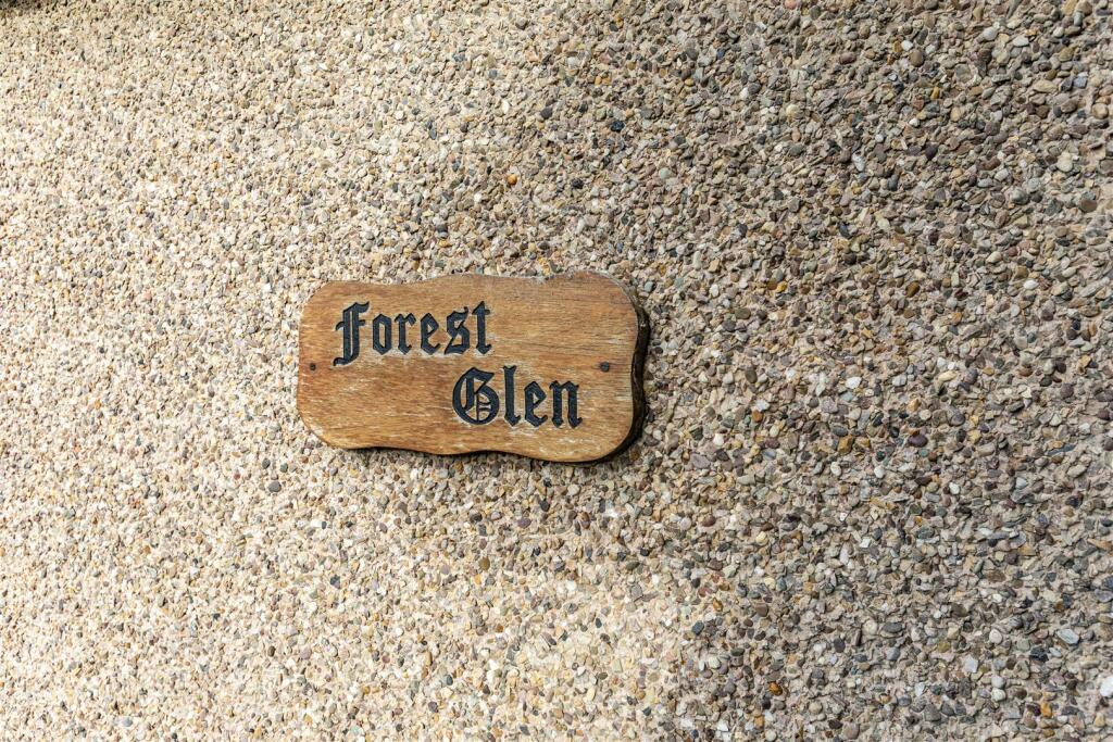 Forest Glen Sekirk 01.JPG
