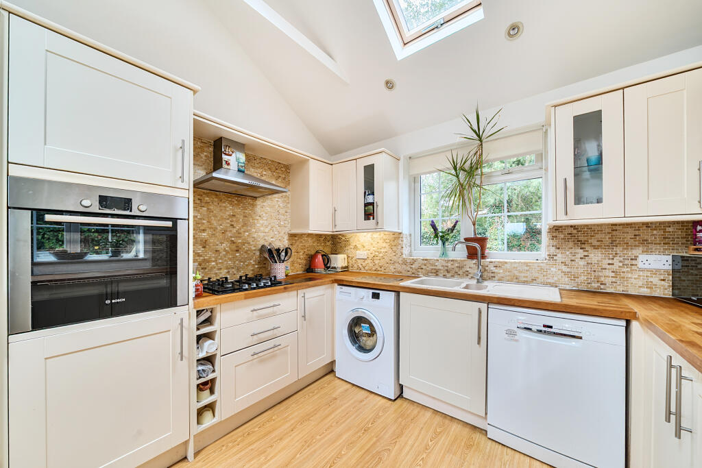 1344082-16-68aef230ba8c7-ARW-