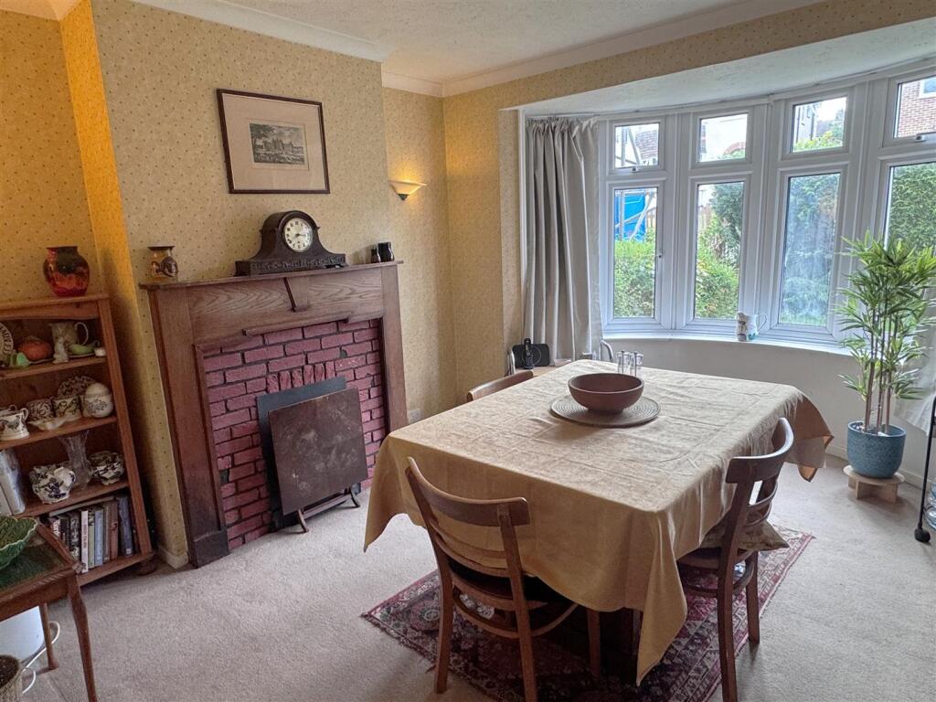 Dining Room 1.JPG