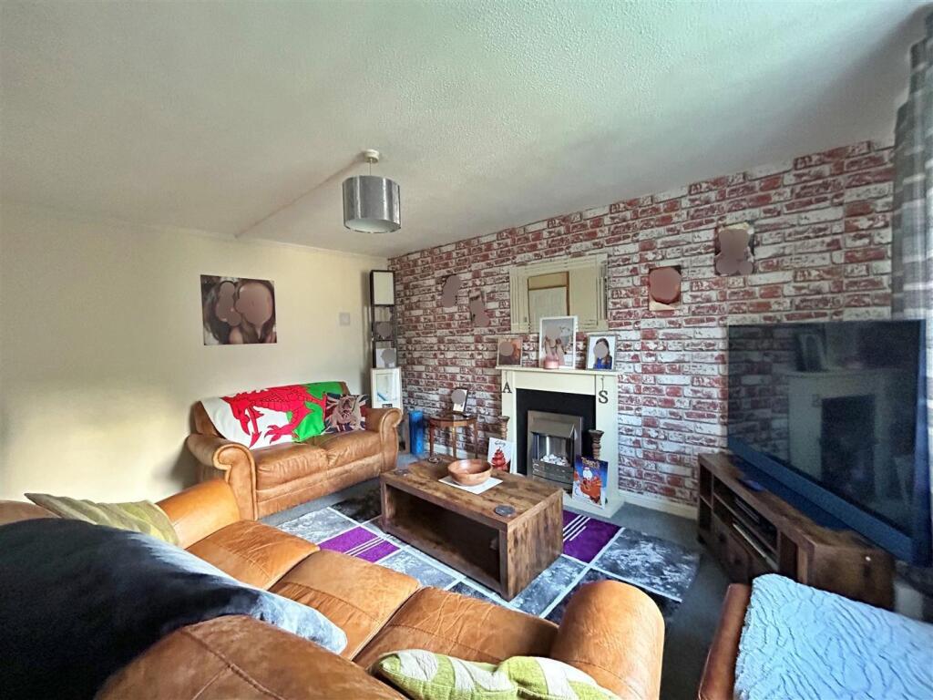 Living Room 2 (1) use.jpg