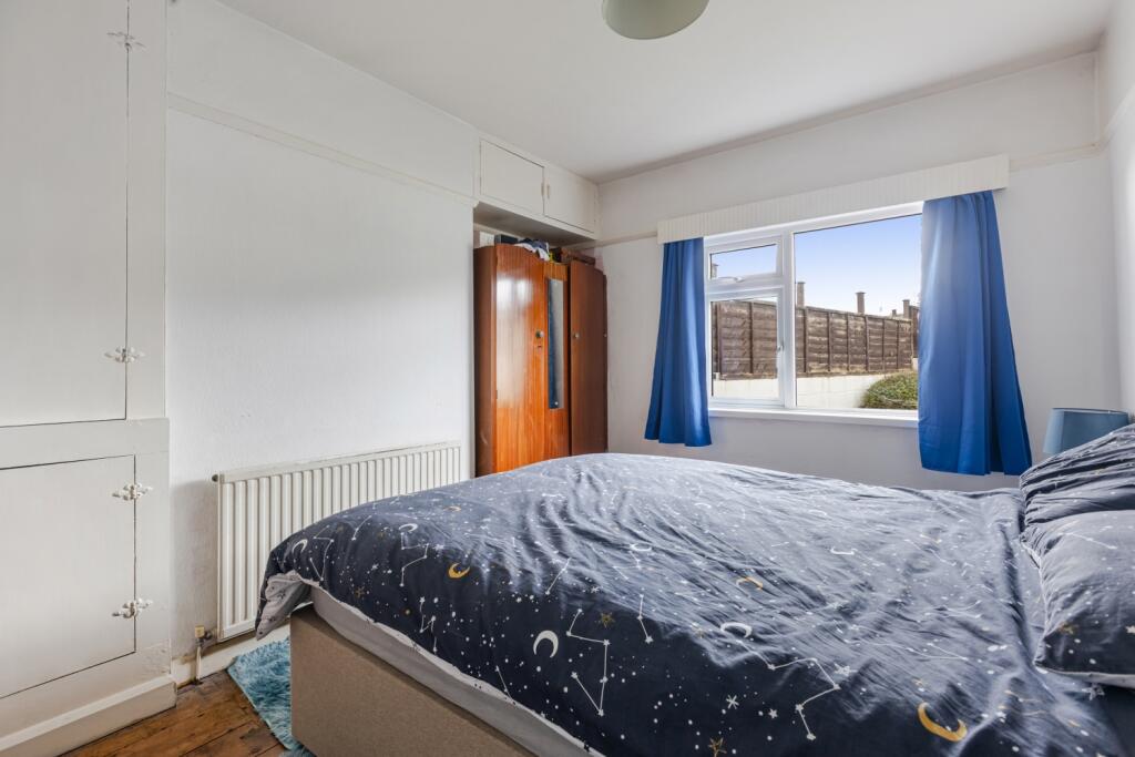 A08 - 18 Ailescombe Rd, Paignton - 240926