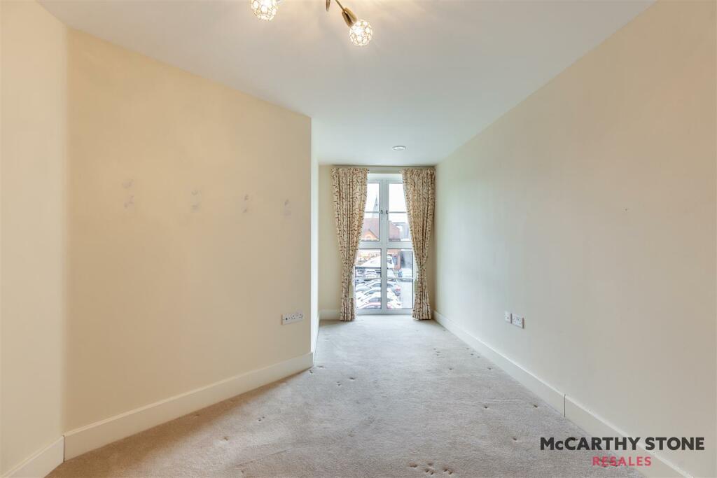8602515-interior22.JPG