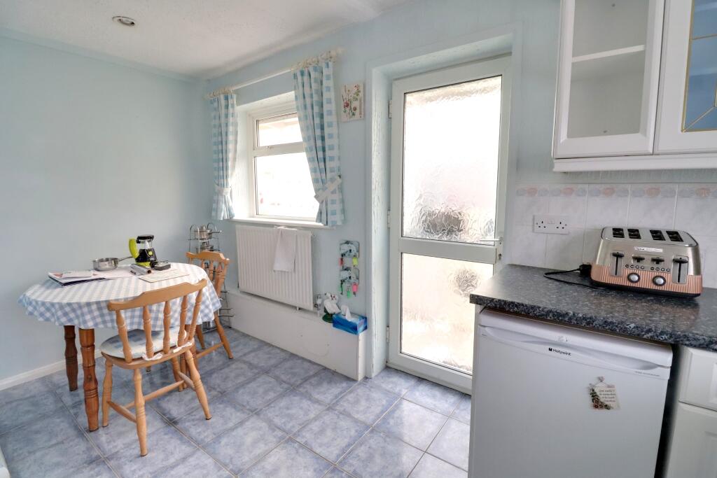 KITCHEN/BREAKFAST ROOM