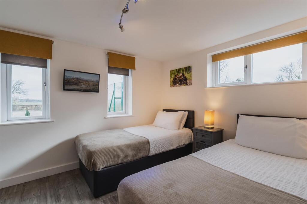 Bedroom 2 (Apartment)