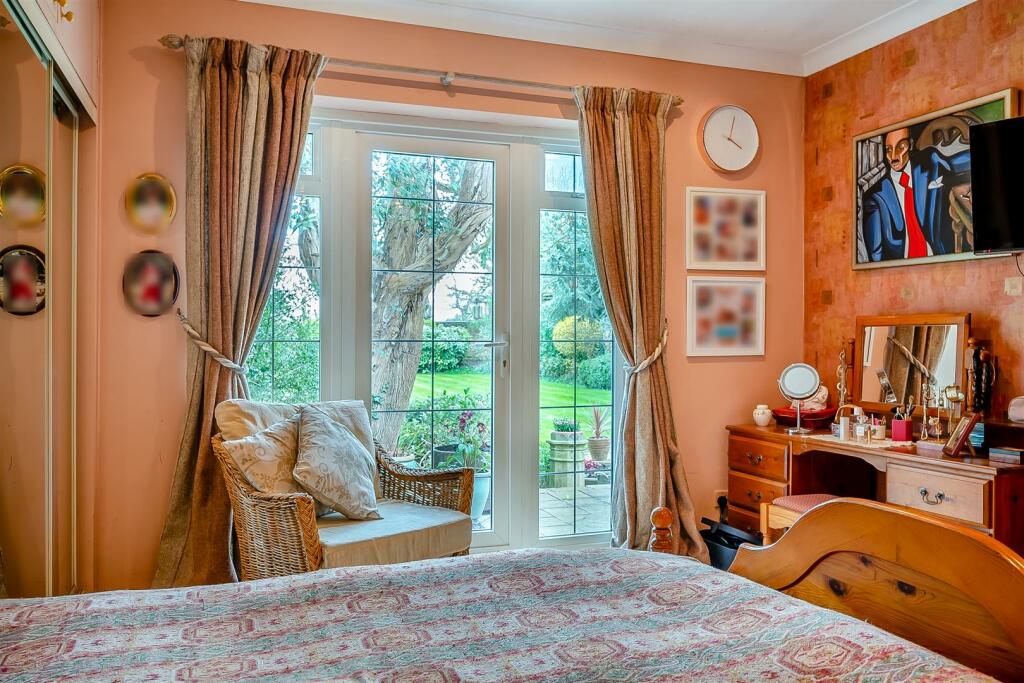 8588075-interior32.jpg