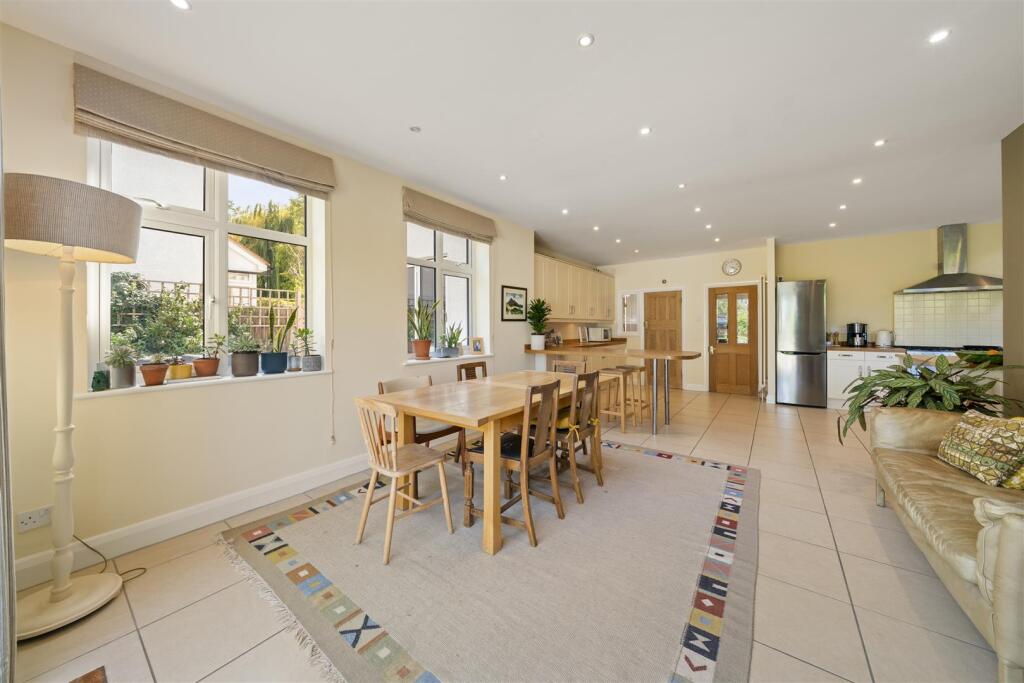 2 Meadow Road Claygate KT10-009.jpg