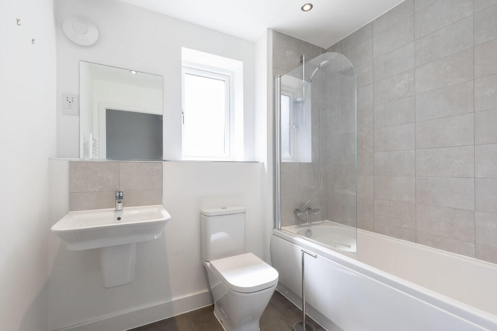 Flat 2, 2 Harvest...