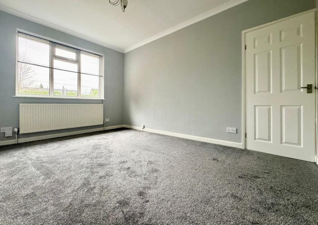 9 Stanneylands Drive - Bed 2.jpg