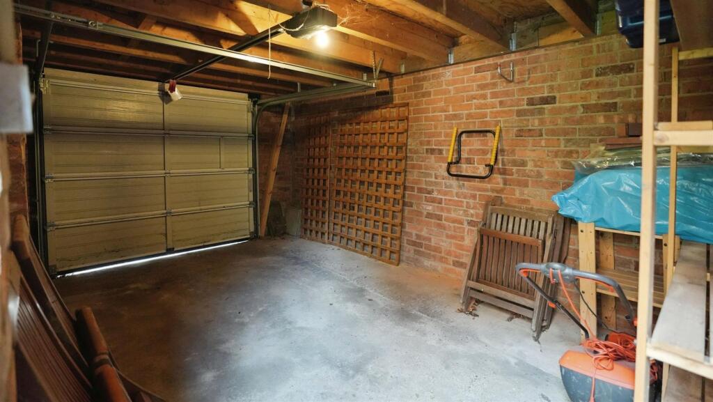 efe3ca50--4210-AA67-EBF05E6B2A66-22198-000008A3212