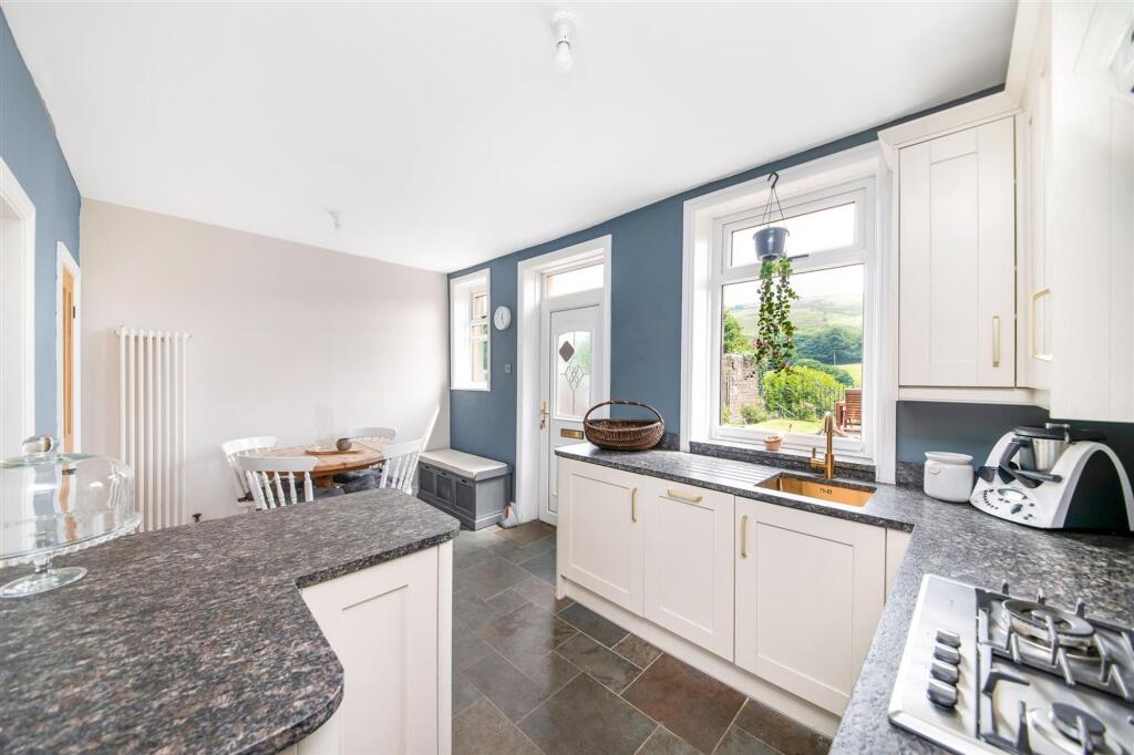 OPEN-PLAN DINING KITCHEN