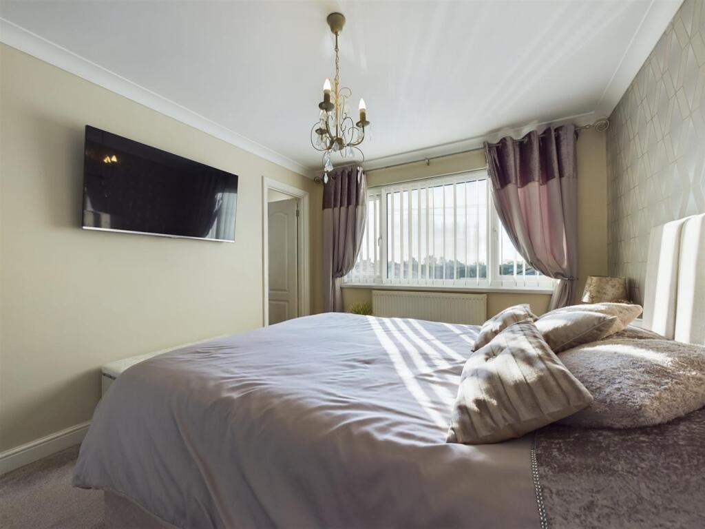 Master Bedroom (3).jpg