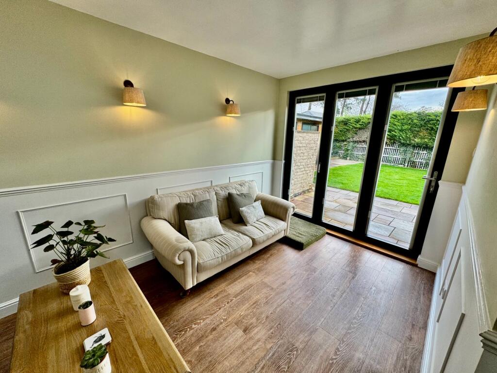 Garden Room &amp; Bi-Fold Doors